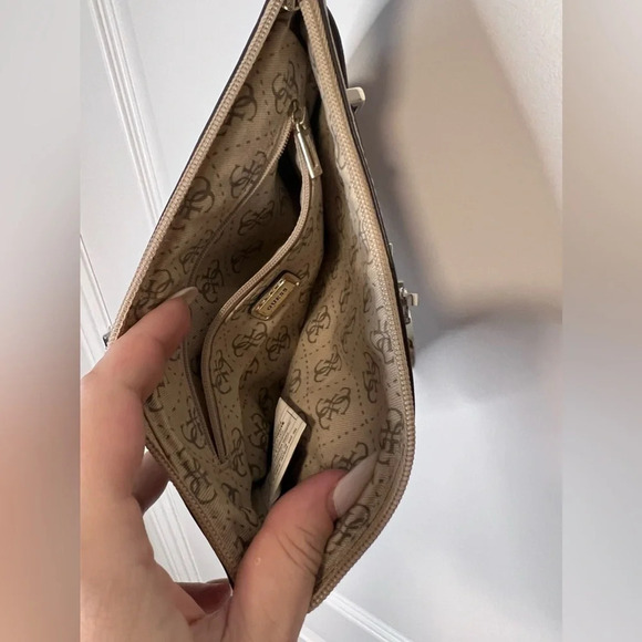 ✨Host Pick✨ Guess | Y2K Animal Print Wristlet  [214] - Picture 5 of 7